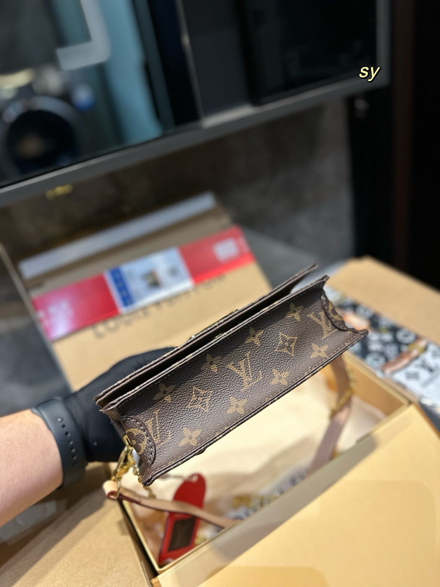 LV Chain Wallet