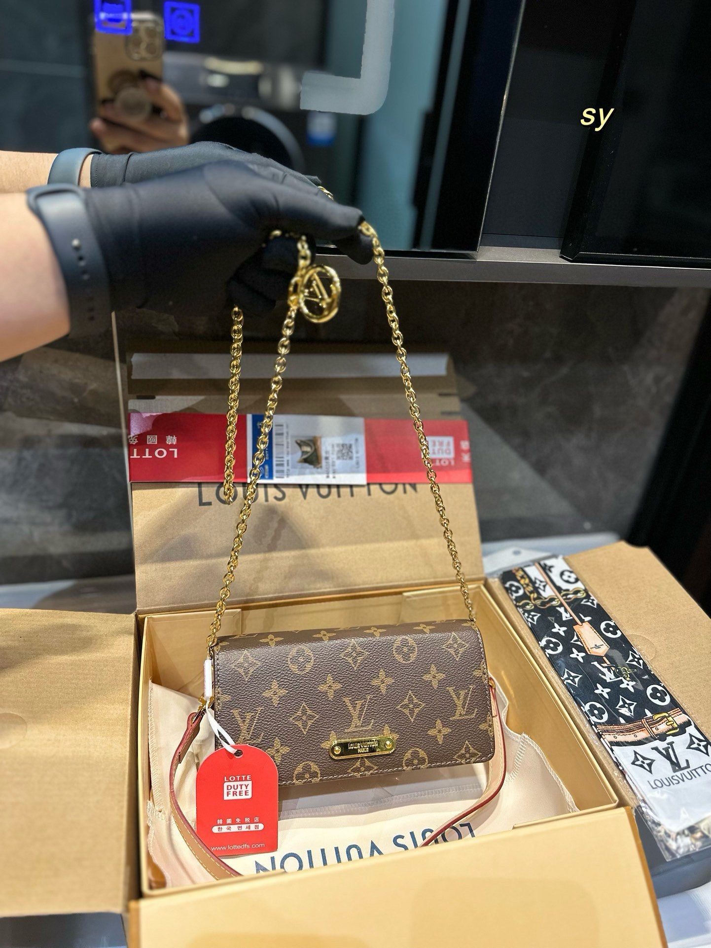 LV Chain Wallet