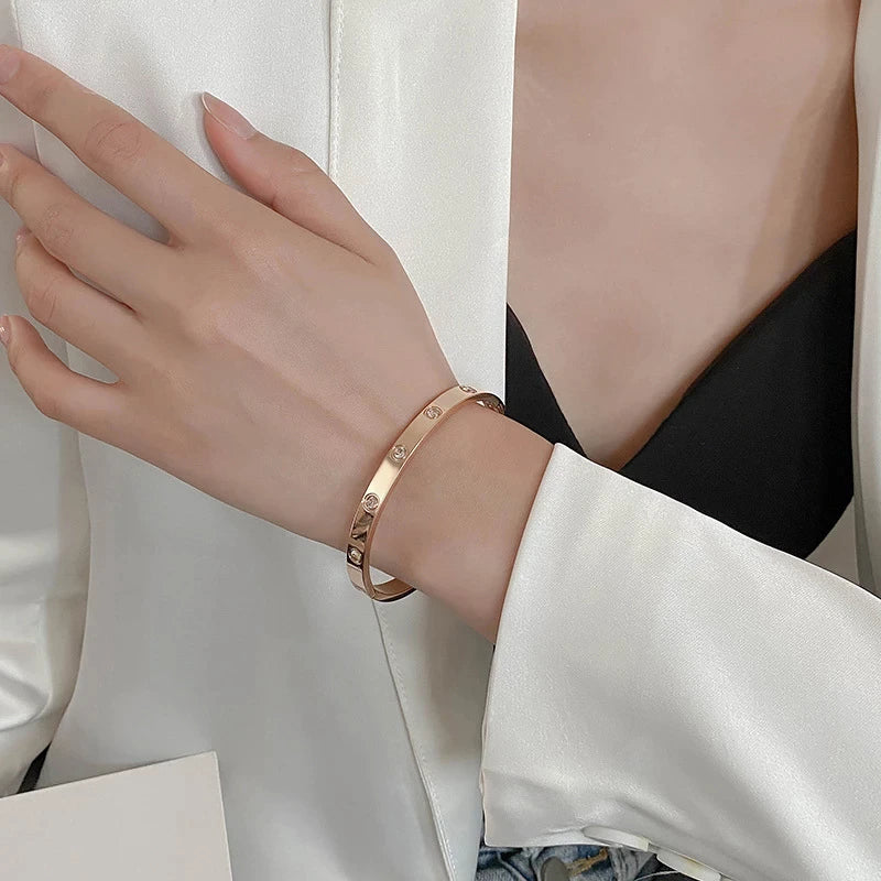 Luxury Brand Style 18K Gold Plated Cuff Bracelet