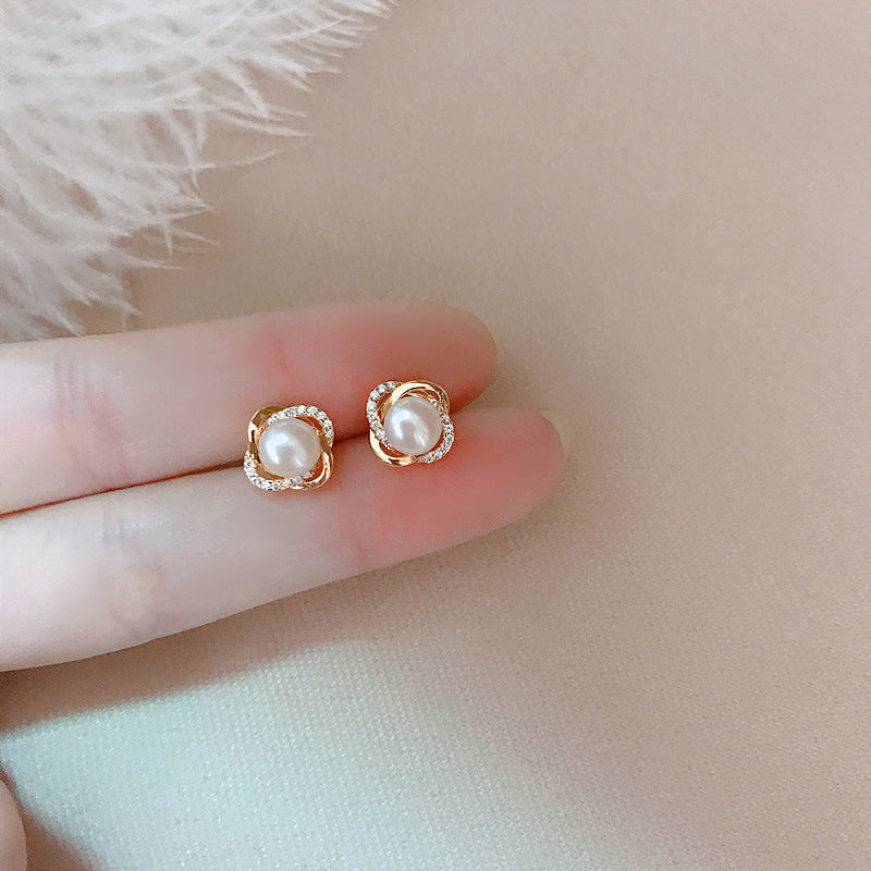 14k Gold Twist Luxury Stud Earring Pearl